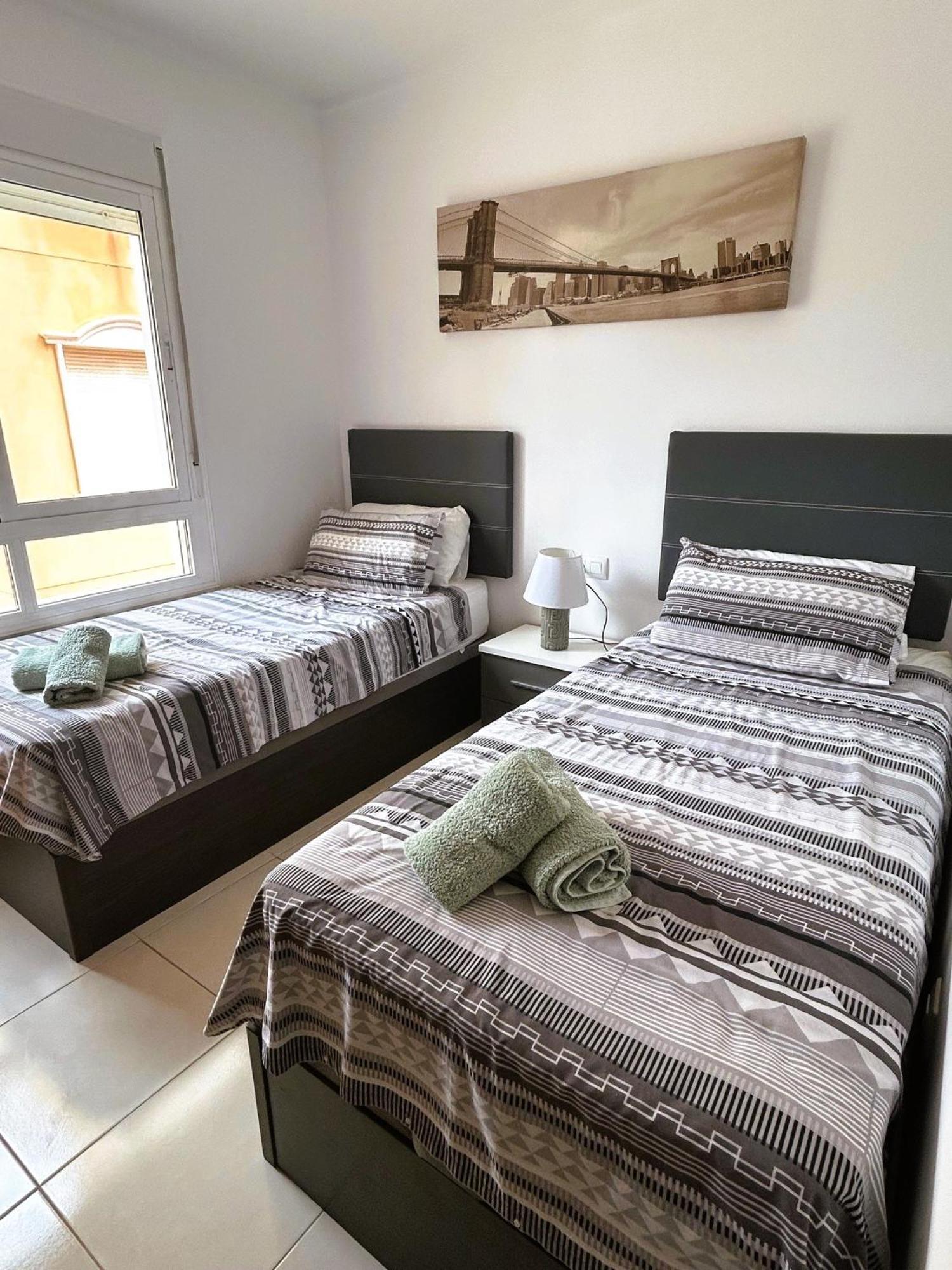 Beautiful 3 Bed, 2 Bath Modern Apartment ลอสอัลกาซาเรส ภายนอก รูปภาพ