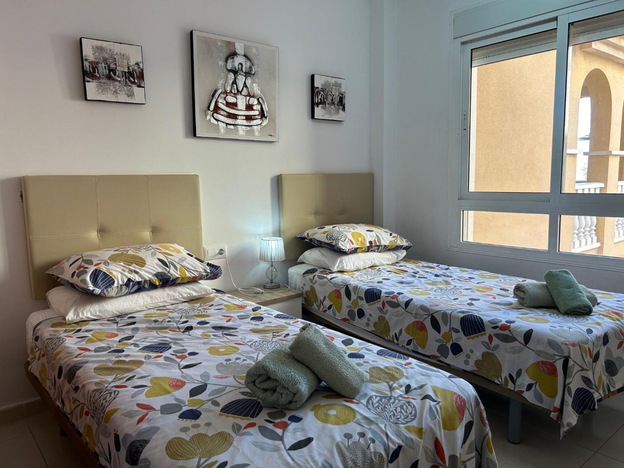 Beautiful 3 Bed, 2 Bath Modern Apartment ลอสอัลกาซาเรส ภายนอก รูปภาพ