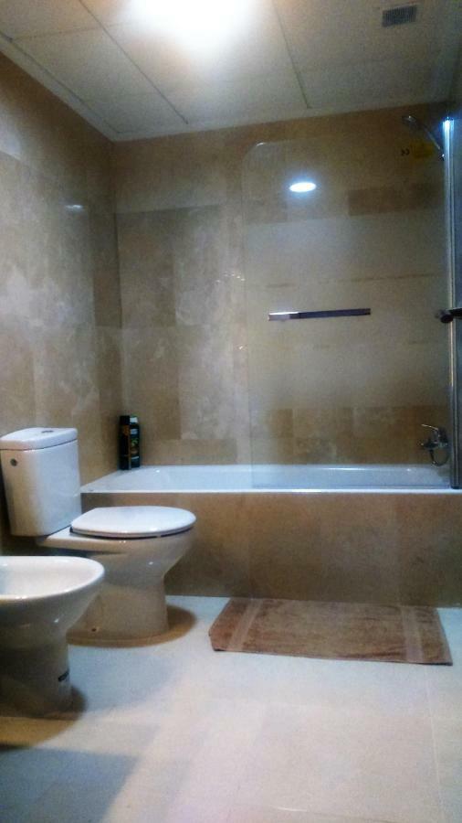 Beautiful 3 Bed, 2 Bath Modern Apartment ลอสอัลกาซาเรส ภายนอก รูปภาพ